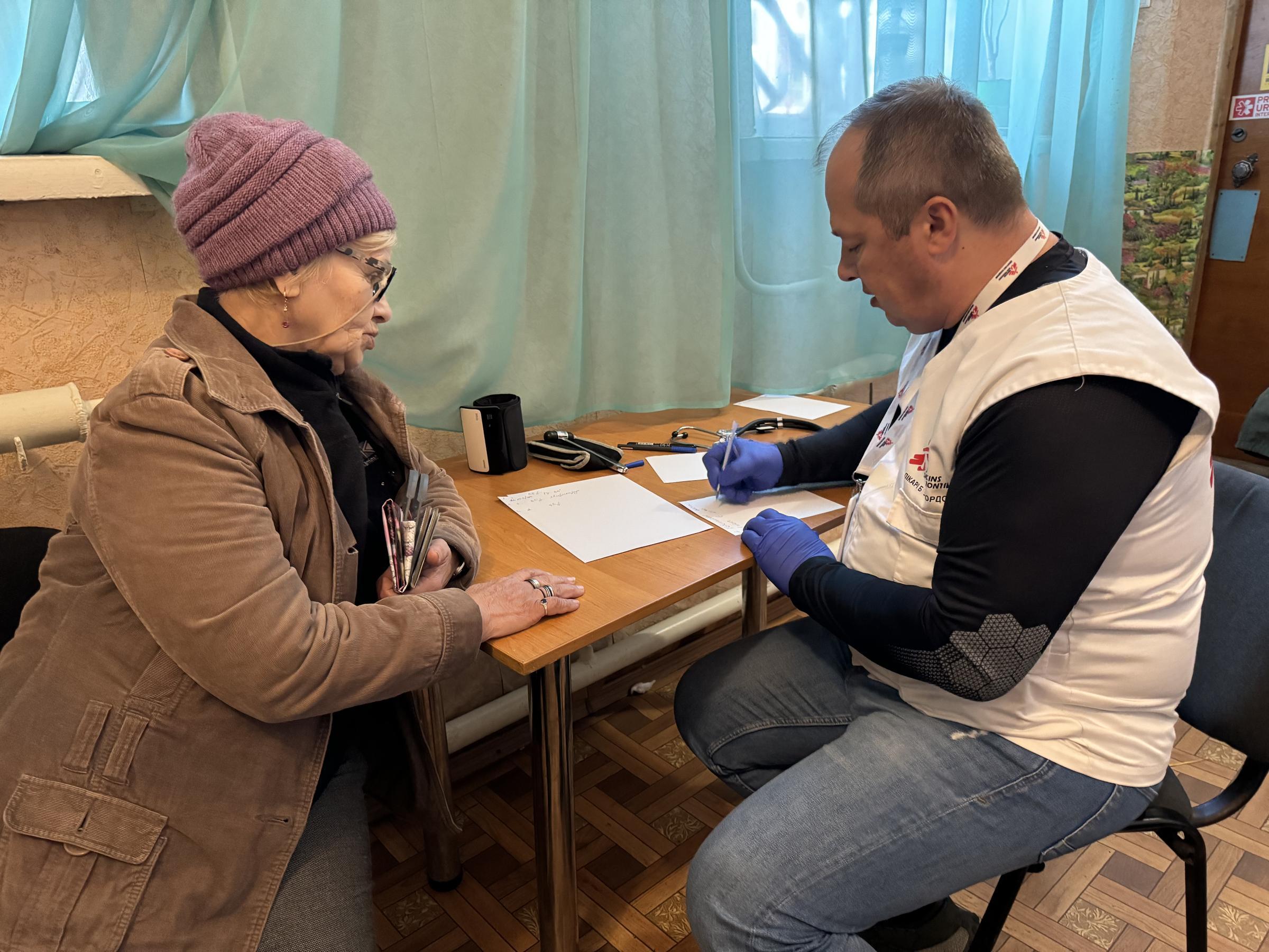 MSF doctor Oleksandr Hontariev provides a medical consultation for Nadiia Chertushkina, Pavlohrad, Dnipropetrovsk region.