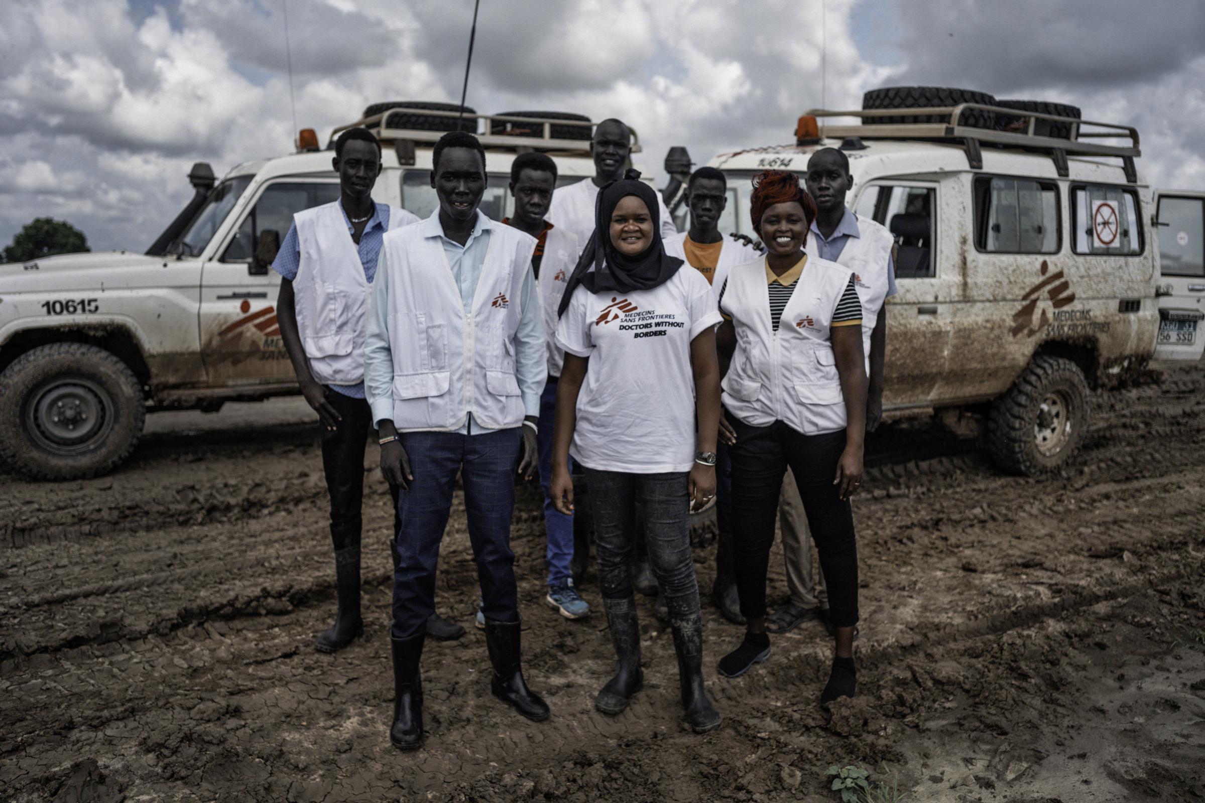L’équipe de gestion intégrée des cas communautaires de MSF à Abyei. De gauche à droite : devant – Christopher, Awa, Regina. Derrière – Chol, Hamada, Kat, Charles, Marteen.