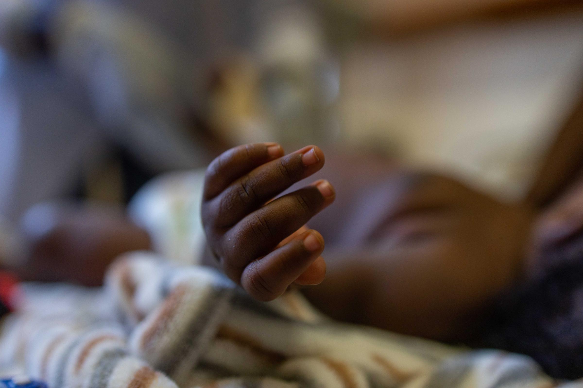 Enfant recevant un traitement contre la tuberculose.