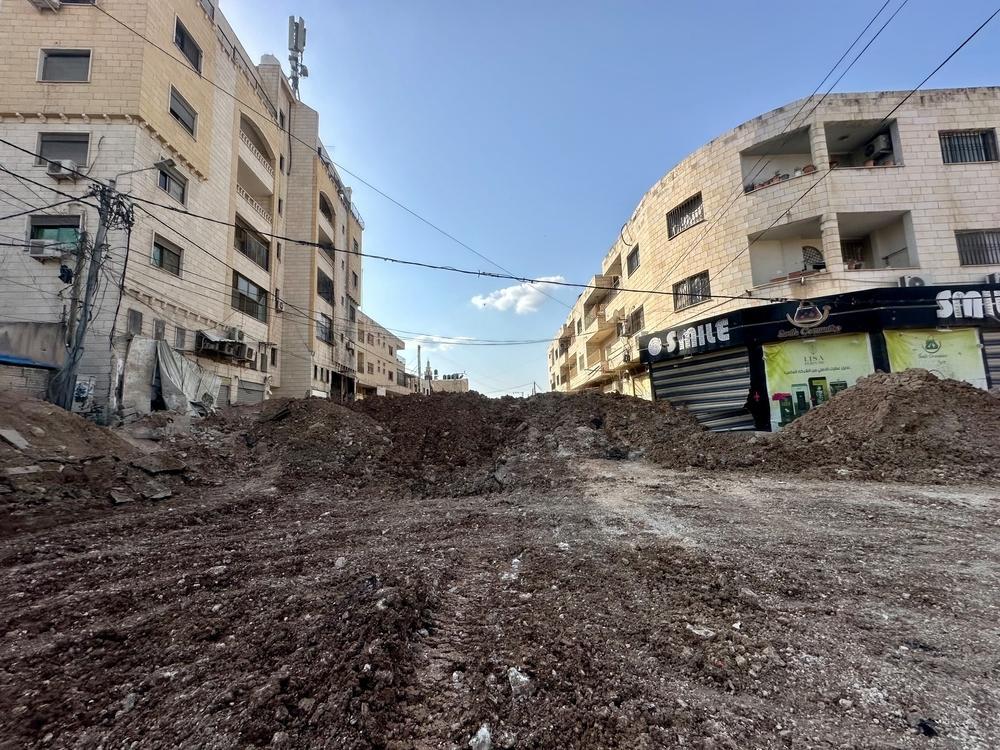 Destruction de l'entrée du camp de Jénine, au nord de la Cisjordanie, en Palestine.