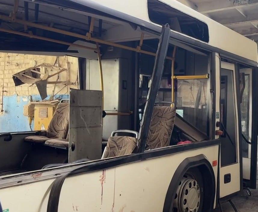 Marhanets, région de Dnipropetrovsk, 23 avril. Le bus a été touché. MSF a réagi en transférant des soins médicaux lors de l'incident impliquant un grand nombre de victimes.