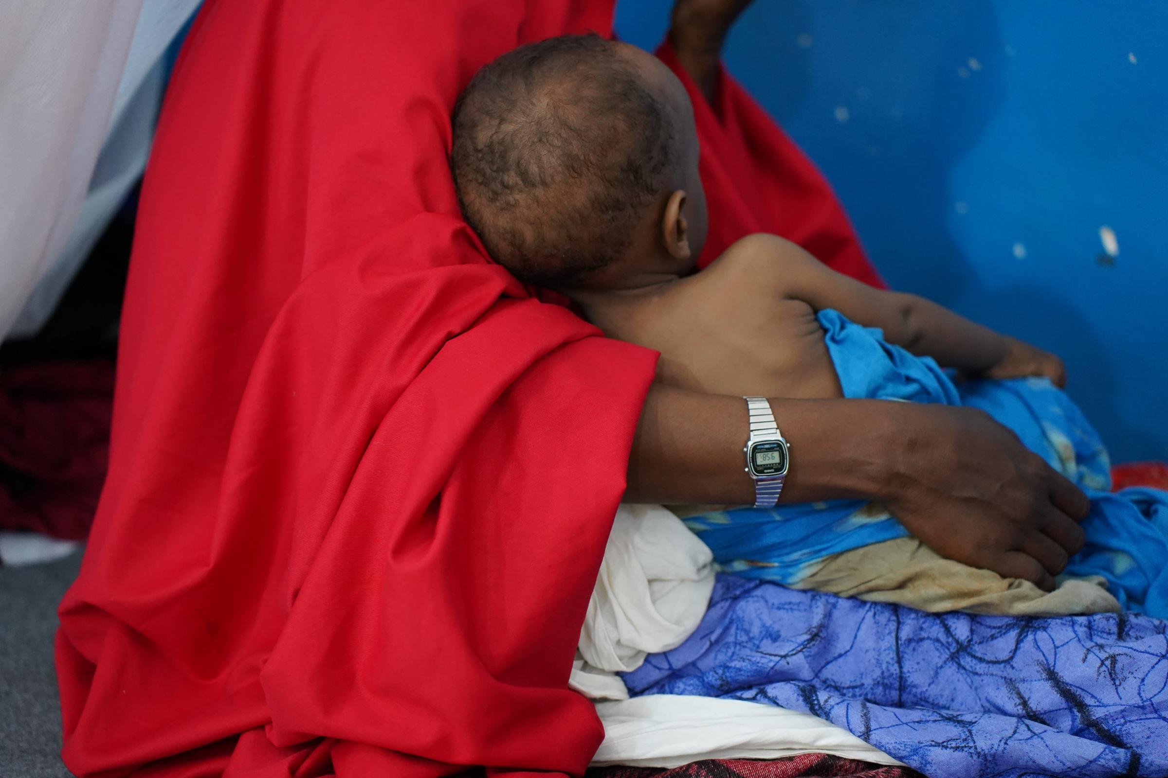 Le prix du retard : en Somalie, les coupes budgétaires et les obstacles à l'accès aux soins compromettent la santé des femmes et des enfants