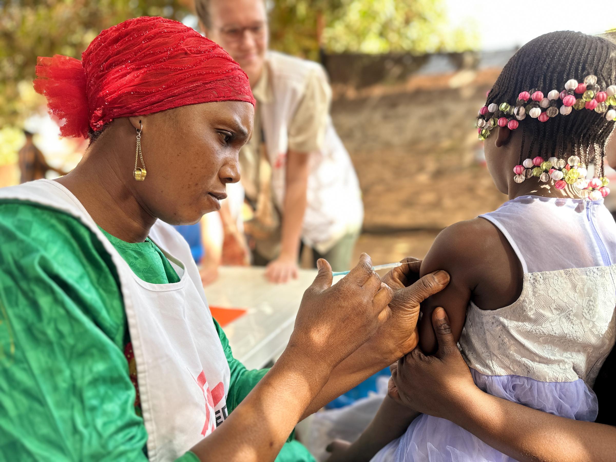 Une dose d’urgence : cinq leviers clés pour élargir l’accès aux vaccins vitaux