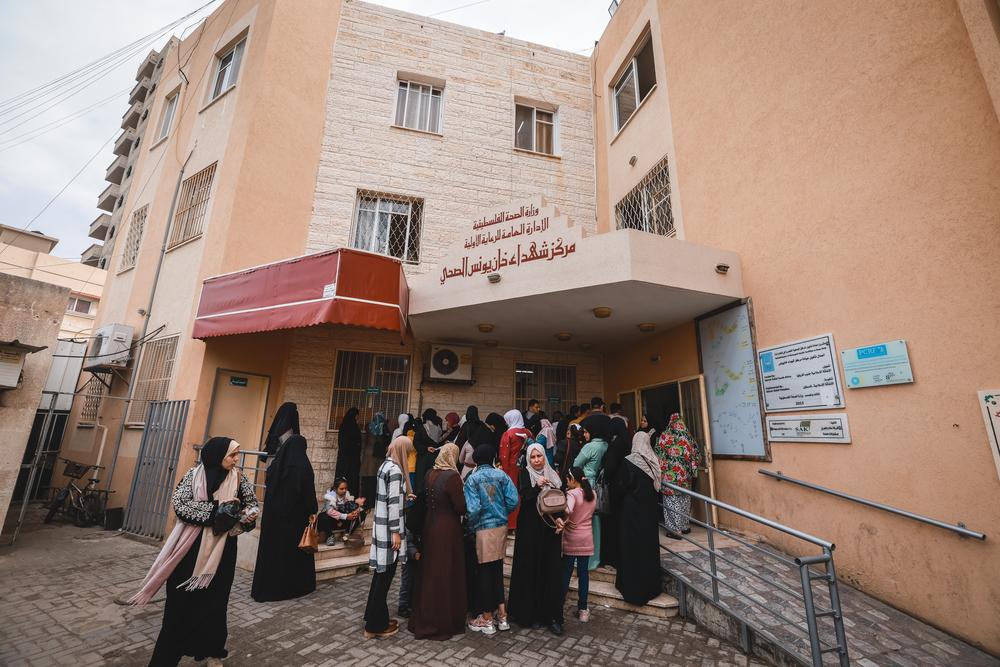 Entrée principale de la Clinique des Martyrs de Khan Younès, au sud de Gaza © Mohammed ABED