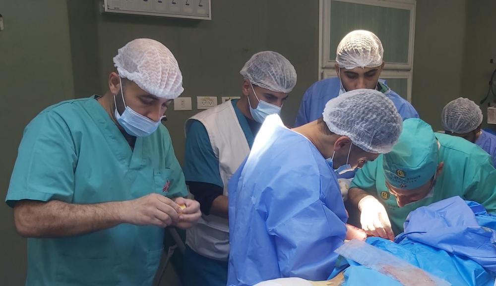 Équipe médicale de l'hôpital Al-Shifa dans la salle d'opération. © Aurélie Godard/MSF
