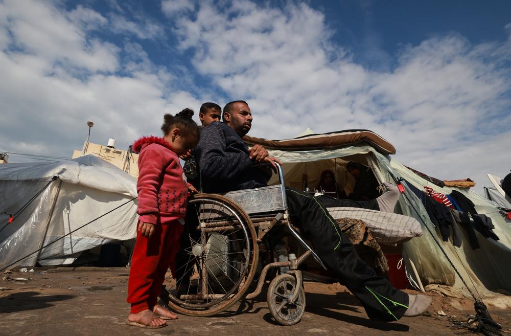 Camp de personnes déplacées à proximité de l'hôpital de campagne indonésien de Rafah. Décembre 2023 © MSF