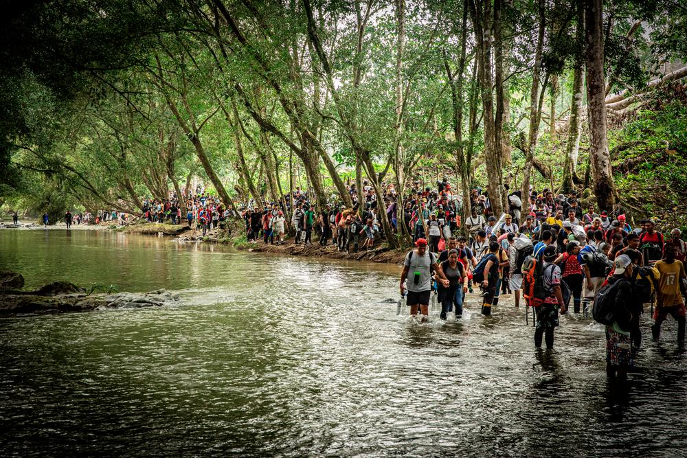Au cours de leur voyage dans le Darién, les migrants doivent traverser les rivières Acandí et Tuquesa. Panama, août 2023. © JUAN CARLOS TOMASI/MSF