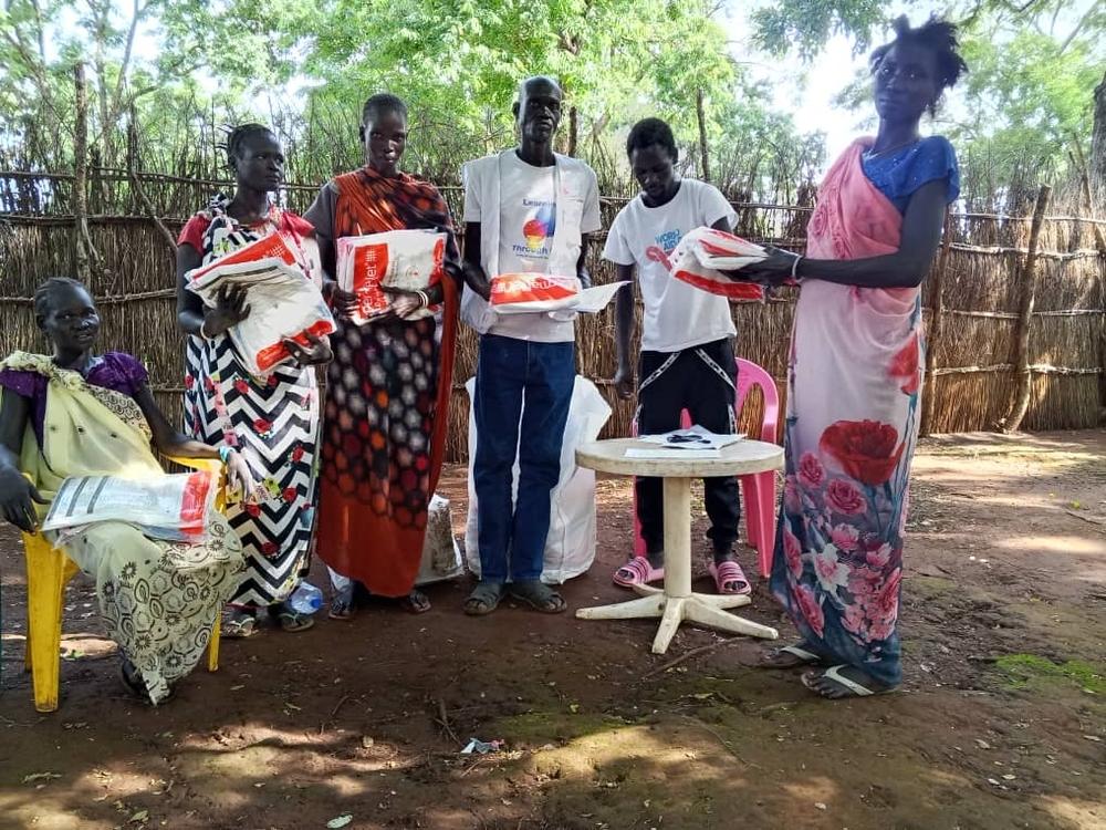 MSF distribue des moustiquaires aux habitants de Kule dans le cadre des mesures de prévention. Éthiopie, octobre, 2025 © MSF