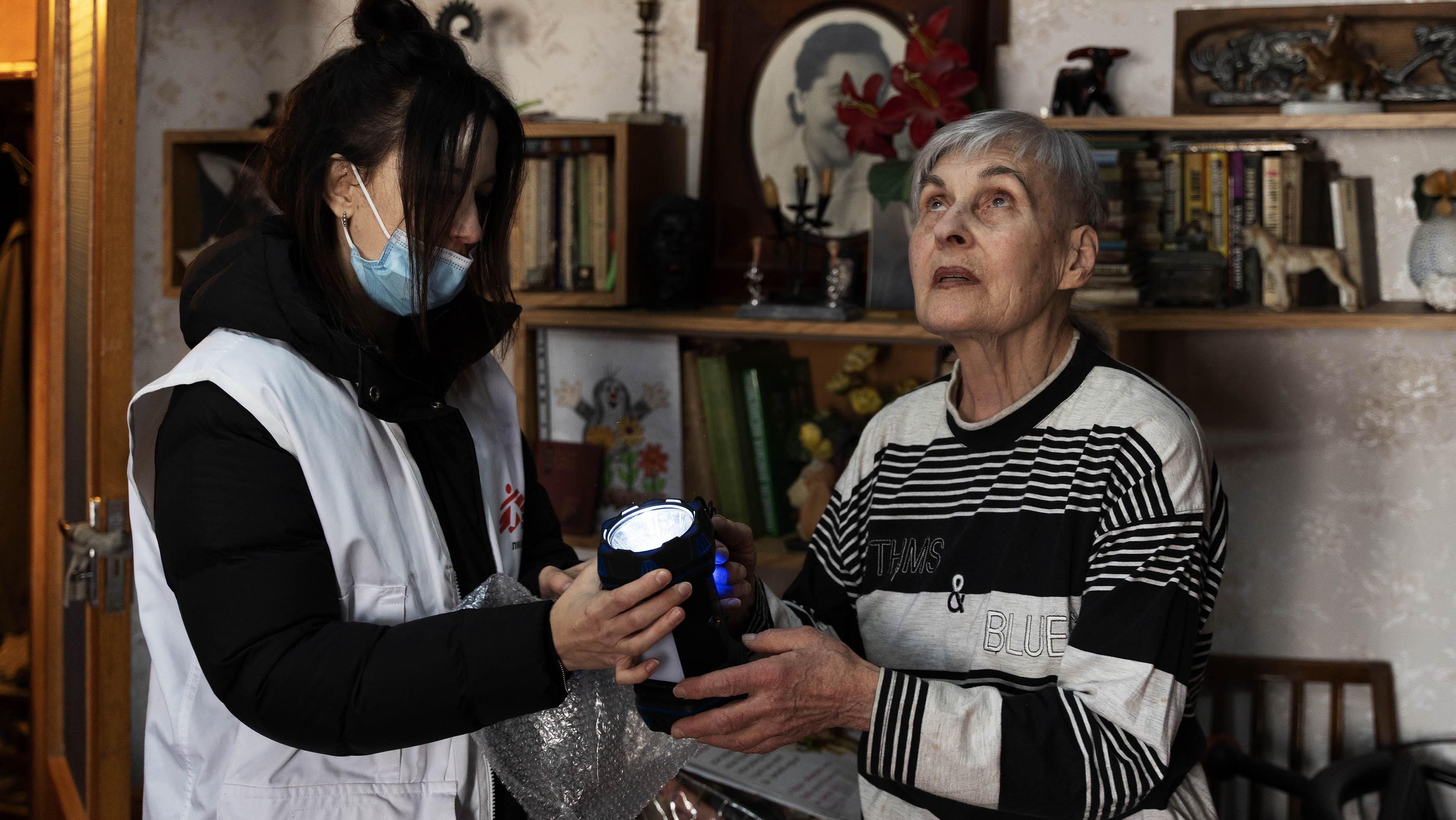 From Floor to Floor: Helping Kyiv’s Vulnerable Residents Through Power Cuts