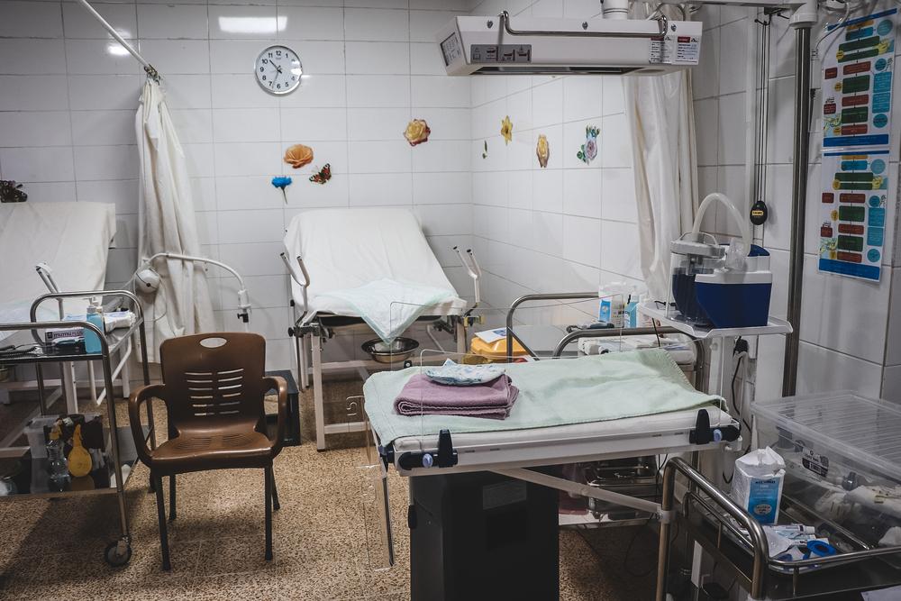 La salle d&#039;accouchement de la maternité Al Amal de MSF au sein du centre de soins de santé primaires Al Rafadain. 