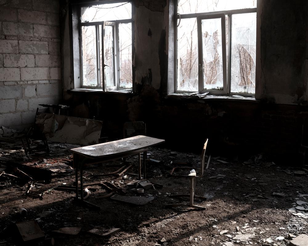 UKRAINE. Pisky. 22 février 2022. Une école détruite pendant les combats. 