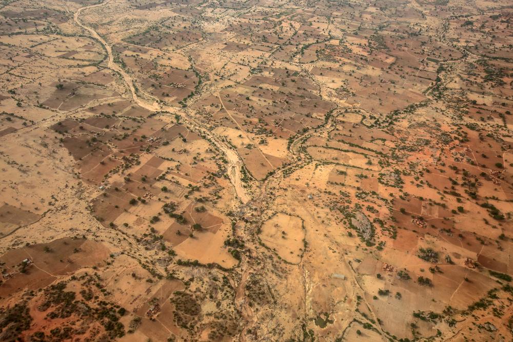 Juin 2022 - Vue aérienne du nord-ouest du Nigéria. Une terre aride qui peine à nourrir ses habitants, particulièrement lors de la période de soudure. 