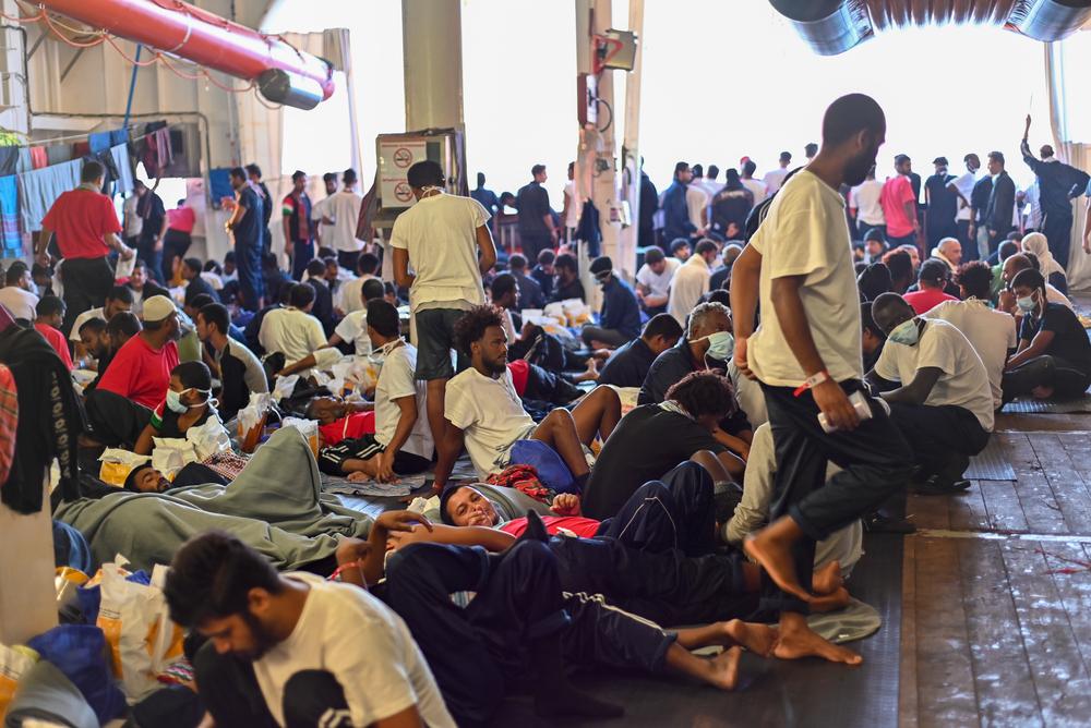 572 survivants attendent un lieu sûr pour débarquer. Plusieurs demandes ont été envoyées aux autorités responsables. 