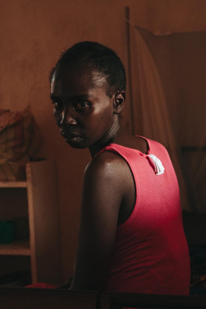 Fanny, 30 ans, est hospitalisée à l&#039;hôpital régional de Bangassou pour une  pour une large blessure au dos. 