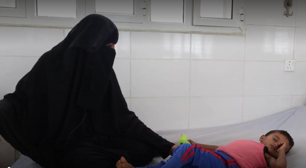 Aisha, mother of Abdullah, 3 and a half years old, was admitted to the isolation room of Abs General Hospital supported by MSF 