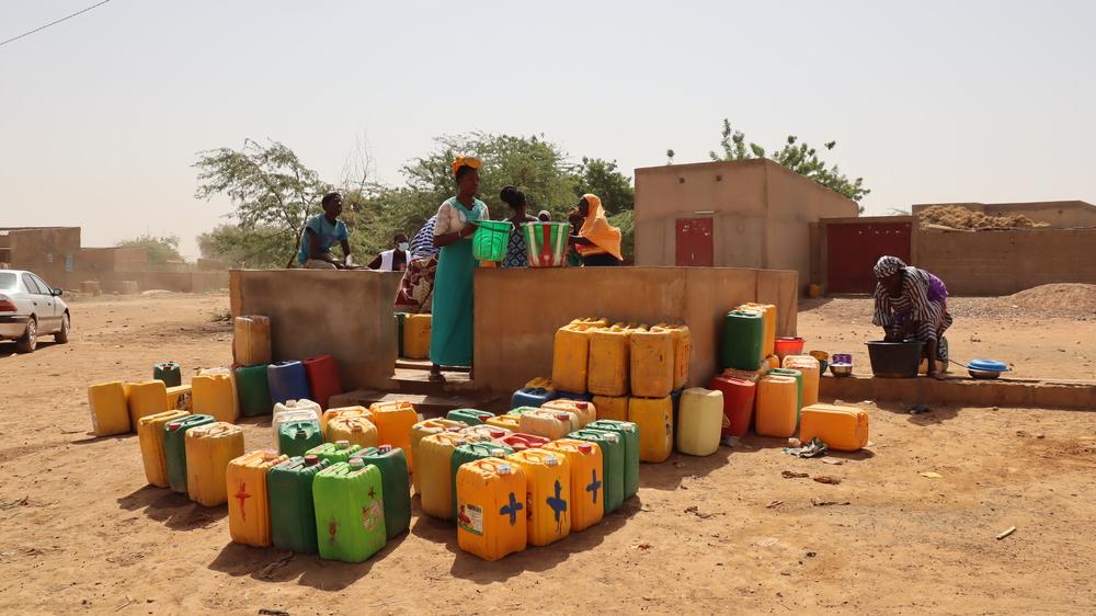 Un point d&#039;eau dans la ville de Gorom Gorom, dans la région du Sahel au Burkina Faso.
