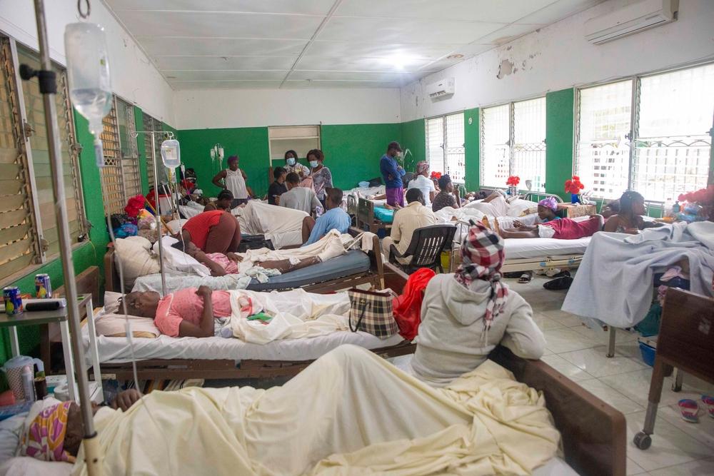 Vue générale d&#039;une des chambres de l&#039;hôpital général des Cayes. MSF soutient l&#039;hôpital avec des fournitures.