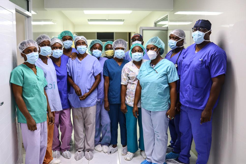 Une équipe médicale, comprenant deux chirurgiens et une infirmière de salle d&#039;opération, a pu se rendre à Jérémie le 15 août et a commencé à travailler à l&#039;hôpital Saint-Antoine, réalisant 10 interventions chirurgicales les 16 et 17 août. 