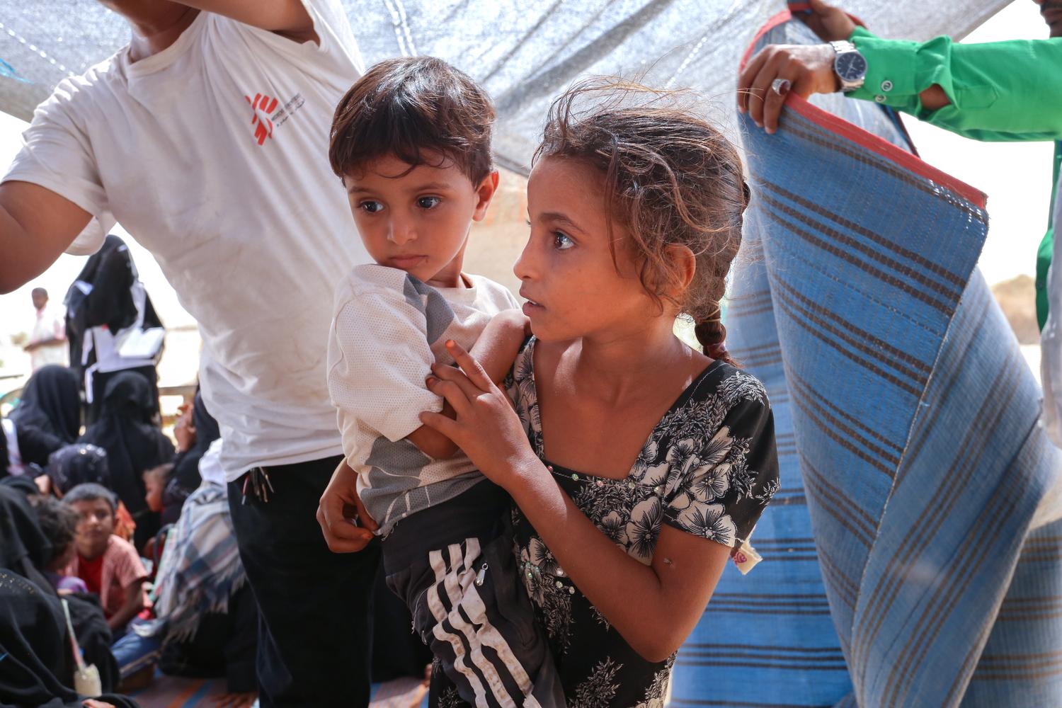  Des enfants déplacés au nord de Abs, où MSF a déployé des cliniques mobiles pour fournir consultations, vaccinations et transferts vers l&#039;hôpital que nous soutenons dans cette région. Yémen. Avril 2019. 