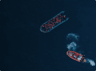 Bateau de MSF dans l'océan