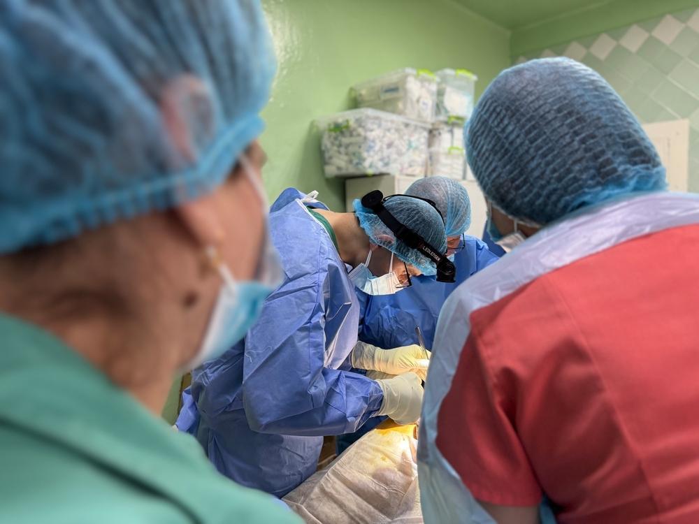Volodymyr est arrivé à l’hôpital il y a quatre jours avec une gangrène de Fournier – un type de maladie mangeuse de chair qui nécessitait un traitement beaucoup plus tôt.