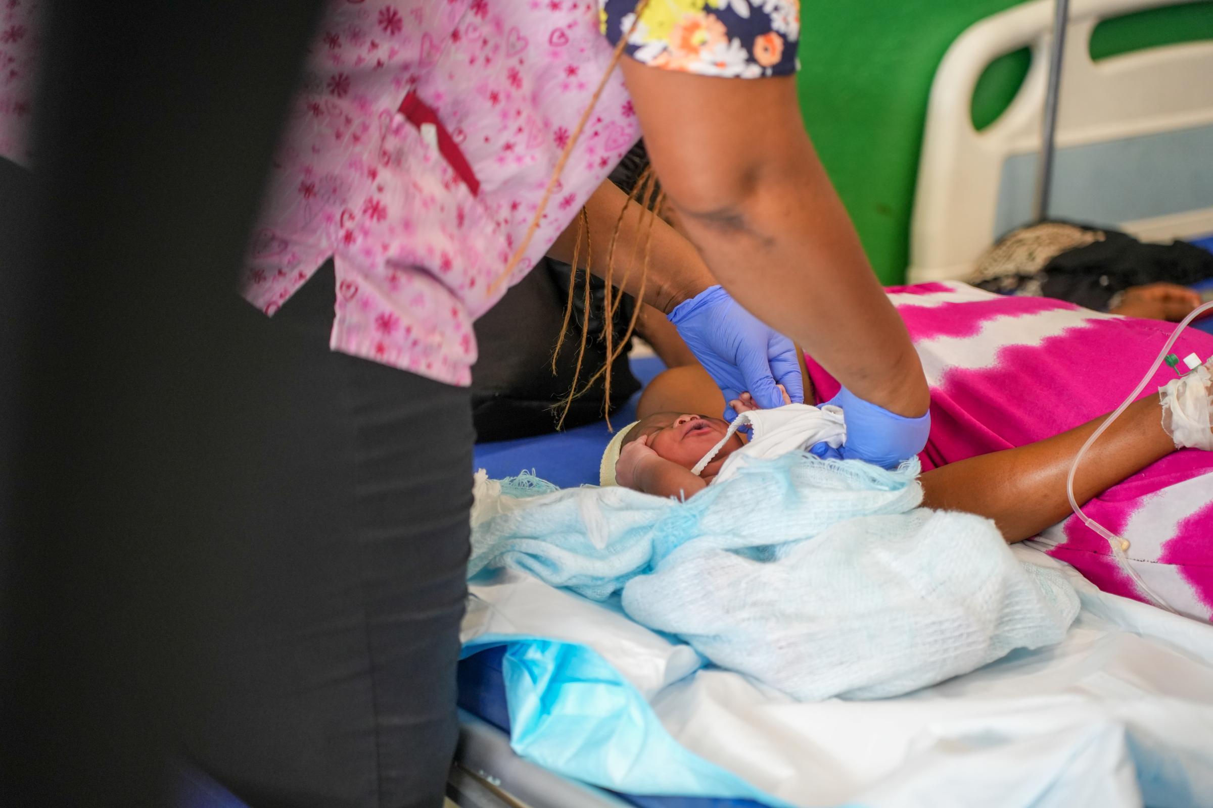 Haiti: MSF supports the reopening of a major maternity hospital in the capital