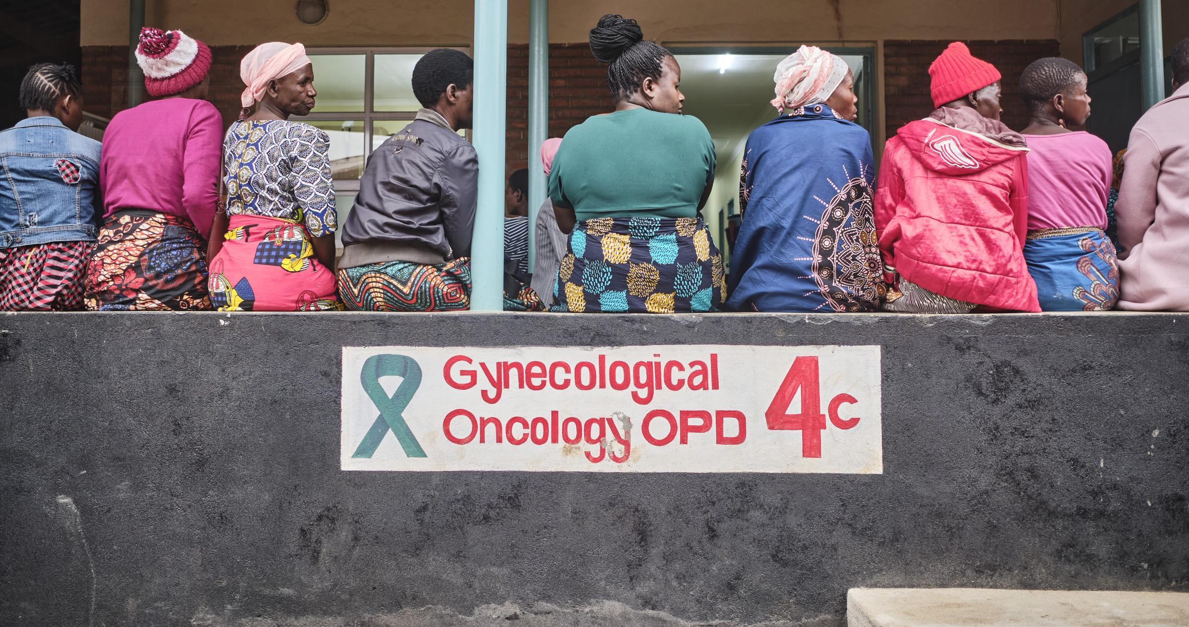 La salle d'attente du service 4C où se trouve le projet de lutte contre le cancer du col de l'utérus de MSF à l'hôpital Queens Elizabeth de Blantyre, au Malawi.