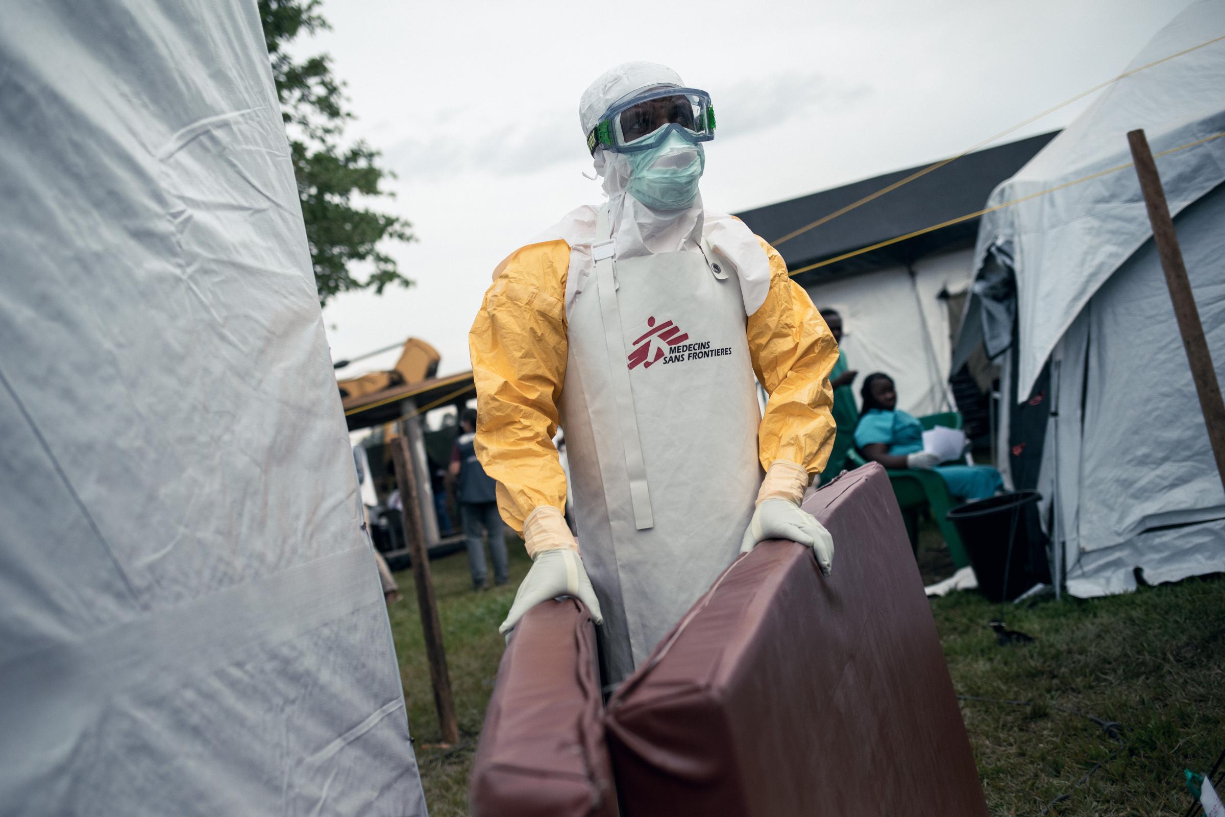 Ebola en RDC : un mois après la déclaration d’épidémie, MSF s’inquiète de dangereuses lacunes dans la réponse