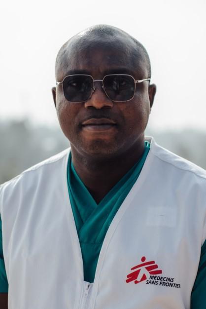 Le Dr Olivier travaille au Centre de traitement Ebola Elikya à Bunia, soutenu par MSF depuis le début de l’épidémie. RDC, 2026. © Julien Dewarichet/MSF