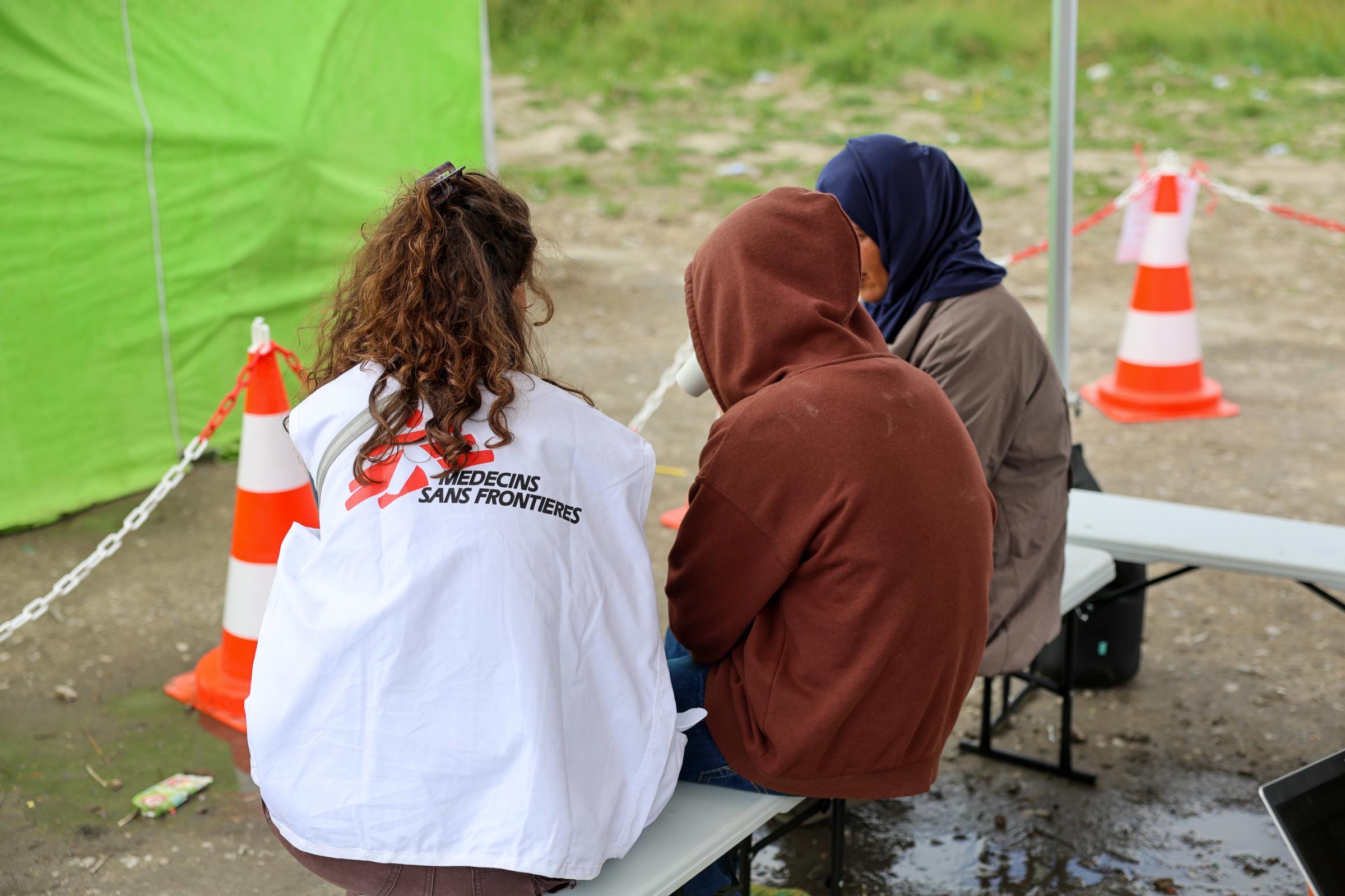Processus d'inscription des femmes à la clinique mobile MSF à Calais, France